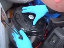 Начальник отдела волжской колонии пытался передать заключенному телефон и наркотики