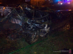 Молодой пассажир иномарки скончался на месте ДТП в Волжском