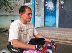 К Путину за правдой: отец двоих детей из Волжского добрался на инвалидной коляске до Москвы