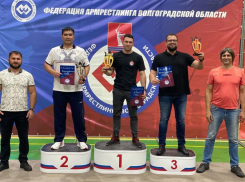 В Волжском прошел крупнейший турнир по армрестлингу