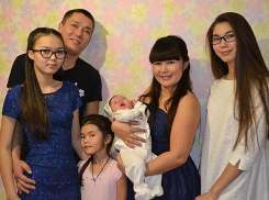 Что вы знаете о подарках на 8 Марта?! - папа четырех дочек из Волжского