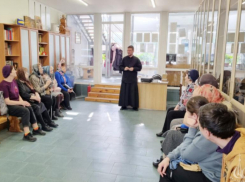 В Волжском подопечные социально-реабилитационного отделения побывали в храме