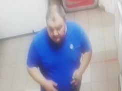 Разыскивается мужчина, укравший кошелек в Волжском: видео