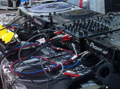 Психоделической музыкой все выходные сводили с ума жителей новой части Волжского 