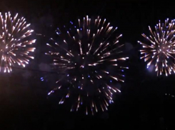 Появилось первое видео великолепного фейерверка в Волжском 