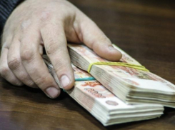 Пожилой адвокат из Волжского присвоил 500 тысяч клиента