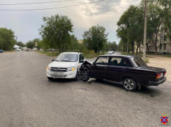 В Волжском произошла авария с представителями старшего поколения, два человека доставлены в больницу