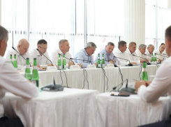 Губернатор Волгоградской области потребовал неукоснительно выполнять решения оперштаба