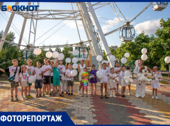 Призы, конкурсы и белые наряды: почему дети не хотели уходить из парка «Волжский»