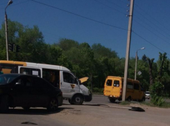 В Волжском маршрутка влетела в иномарку