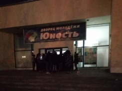 В Волжском в пандемию устраивают дискотеки для подростков: алкоголь, мат и столпотворение