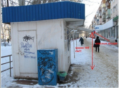 Волжане жалуются на «убийственный козырек» киоска