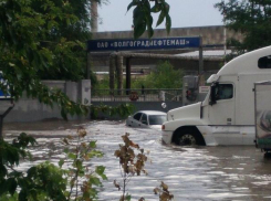 В затопленном Волгограде ввели режим чрезвычайной ситуации