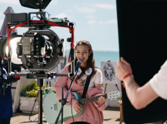 Влипла на любовь: Wink, СТС и Сергей Жуков представили клип Ники Жуковой «Девочка-плакса»