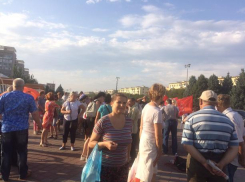 Митинг против пенсионной реформы в Волжском начинается при полном аншлаге