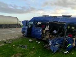 Видео с места страшной аварии в Ставропольском крае: погибли 5 детей из Волгоградской области