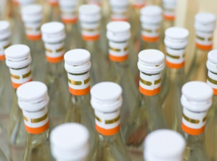 Мужчины провалили семейный бизнес паленного алкоголя в Волжском