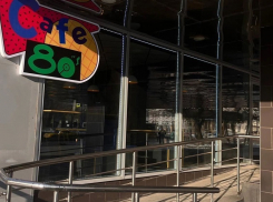 «Кафе 80-е»: погружение в эпоху с бонусом в боулинге!