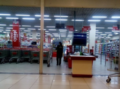 В Волжском из-за пожара в «Карусели» обесточили ТРК «Волгамолл»