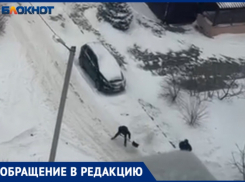 Как волжане выкапывают проход со двора лопатами: видео