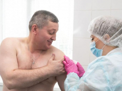 Губернатор Андрей Бочаров разделся перед камерой в Волгоградской области