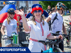 День России в Волжском отметили за рулем велосипеда