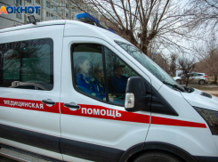 Мужчина скончался у поликлиники Волжского 