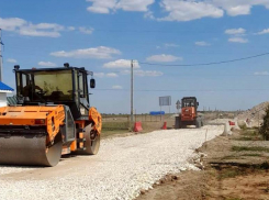 В Волжском продолжают ремонт дорог: большая часть выполнена