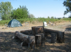 Новую зеленую стоянку в Волго-Ахтубинской пойме полностью сожгли вандалы 