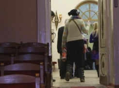 Мать двоих детей напилась на глазах полицейского в ДК «ВГС», - волжанка