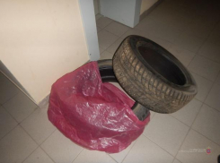 Волгоградцы пошли в гости, но решили украсть шины