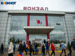 Коляску к поезду: услуги маломобильным пассажирам оказывают в Волжском ЖД вокзале