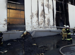 Дым заслонил небо: в Волжском горело производство сендвич-панелей