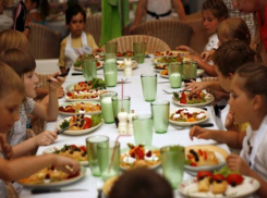 Что едят в оздоровительных детских лагерях