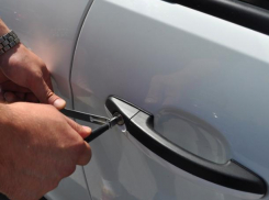 Автомобильные воришки «вскрыли» еще два автомобиля за ночь в Волжском