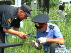 В Волгоградской области неизвестные взломали и ограбили кладбищенский склеп