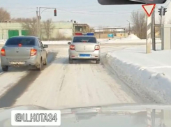 «Номера не читаются, пока не приблизишь», - волжанин о машине ДПС