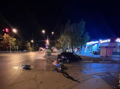 Пенсионер на Логане сбил мотоциклиста на Пионерской в Волжском 