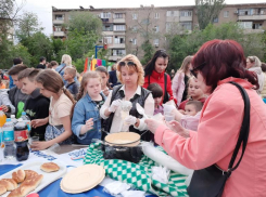 День соседа в Волжском отметили на 25 площадках