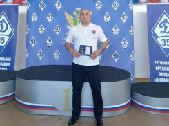 Судебный пристав из Волжского получил высокую награду за вклад в развитие служебного спорта