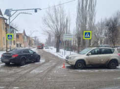 Женщина пострадала в столкновении авто в Волжском