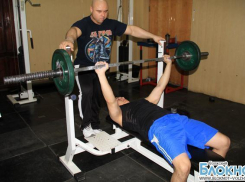 В Волжском прошли соревнования по пауэрлифтингу