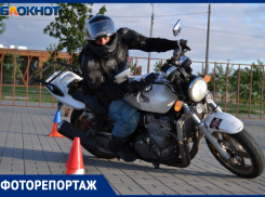 Заниженная Волга и расписанный Харлей: в Волжском прошла выставка для любителей мотоциклов и автомобилей