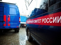 На севере Волгограда 57-летний мужчина погиб во время домашней уборки