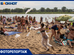 Пенную вечеринку устроили на пляже в Волжском: ФОТО