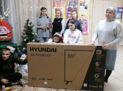 Волжский суд подарил большой телевизор детям ЦПД