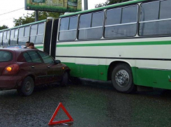 В ДТП с участием автобуса пострадала пожилая женщина﻿