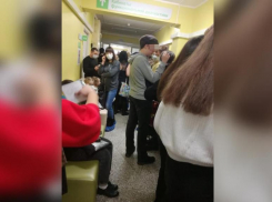 В Волжском школьников ссылают толпами на ПЦР-тестирование в поликлиники