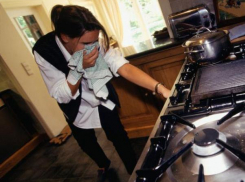 Семья из Волжского, отравившаяся угарным газом в квартире, получит деньги