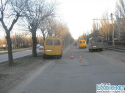 В Волжском пешеход попала под колеса «маршрутки»